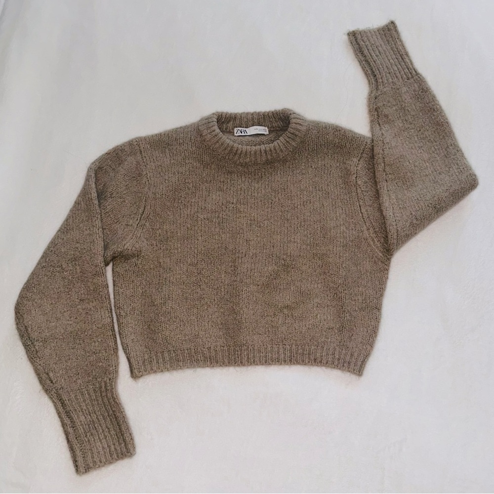 Zara Women’s Cropped Crew Neck Sweater Size Small - Beige